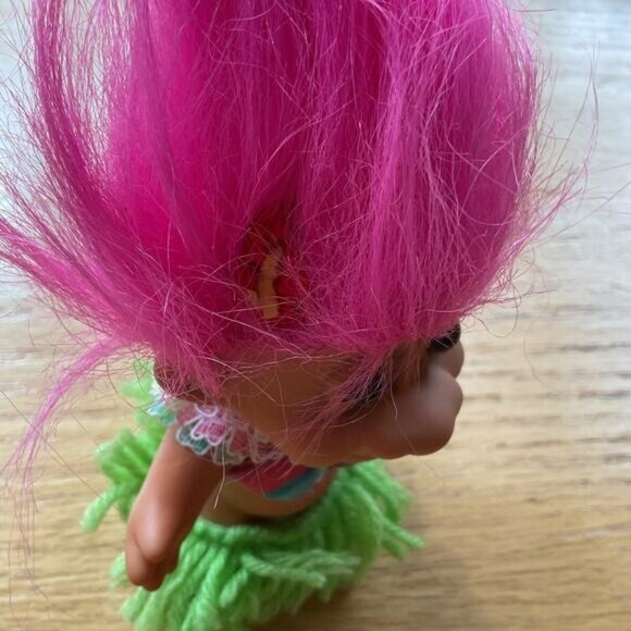 Russ Vintage Troll Doll With Pink Hair & Green Yarn Skirt 4" Collectible - Picture 3 of 4